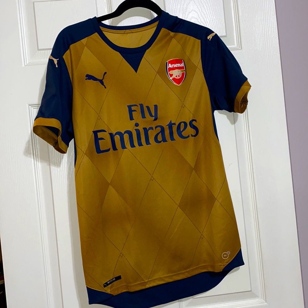 2015 / 2016 Arsenal away Kit Puma